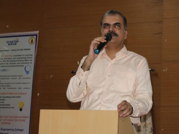 बिहार में बदलाव की बयार, IPS विकास वैभव की मुहिम से जुड़ रहे लाखों युवा