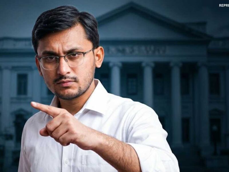 ICU में मरीज छोड़कर भागे डॉक्टर निलंबित, DM बोले- स्वास्थ्य सेवाओं में लापरवाही नहीं चलेगी