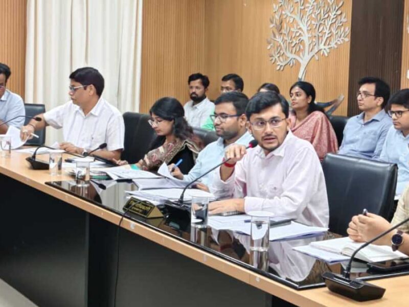 मुजफ्फरपुर में विकास योजनाओं की समीक्षा, खेल मैदान निर्माण में लापरवाही पर कार्रवाई के निर्देश