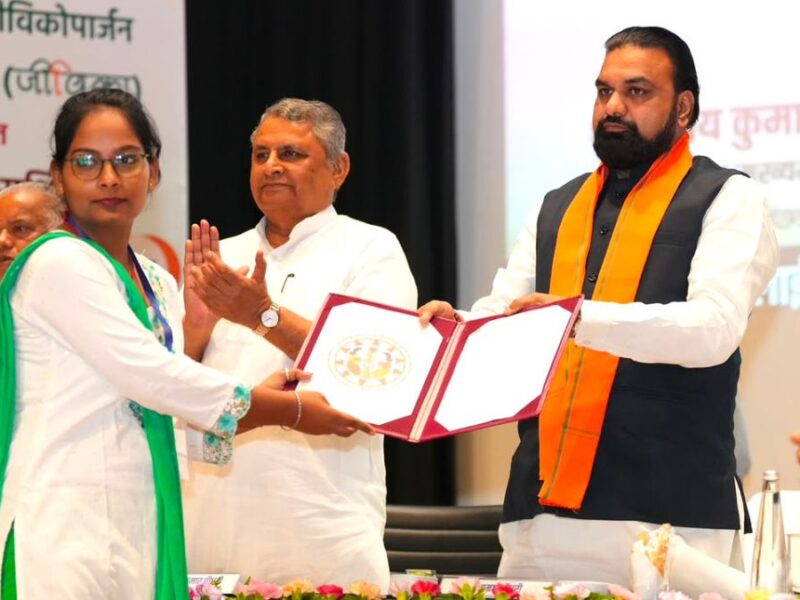 CM ने जीविका के 2,446 चयनित अभ्यर्थियों को सौंपे नियुक्ति पत्र, महिलाओं के आर्थिक